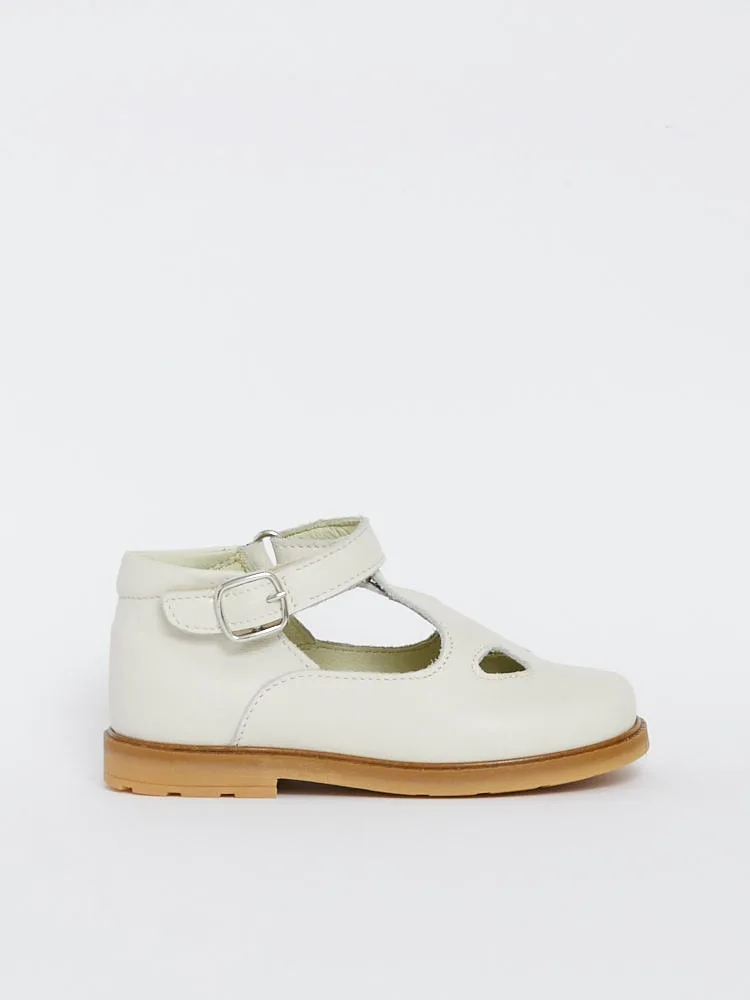 Scarpe primi passi in pelle beige con occhietti per bambino – modello strutturato Barberini