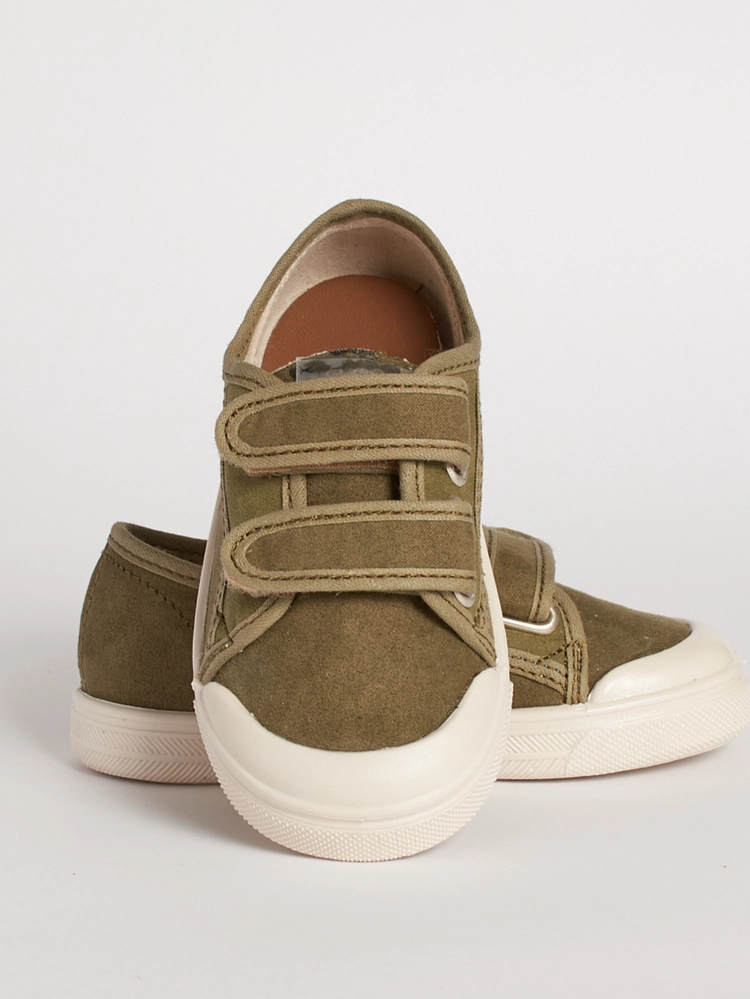 Chiusura a strappo in spugna che facilita l'autonomia del bambino al nido.