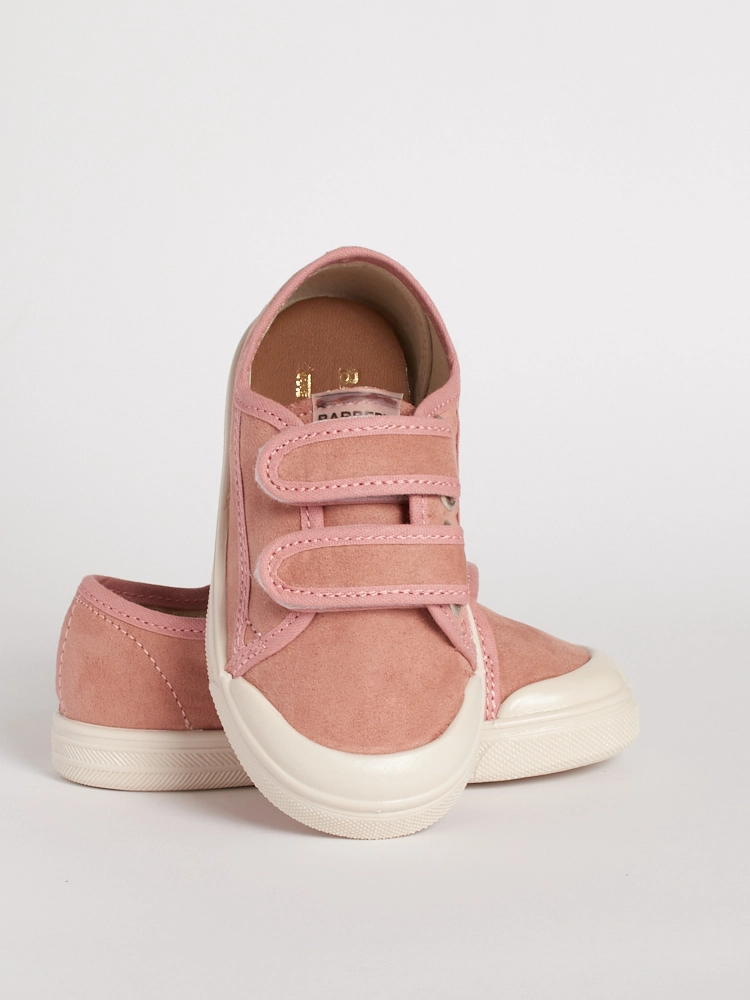 Doppia chiusura a strappo per favorire l'autonomia della bambina.