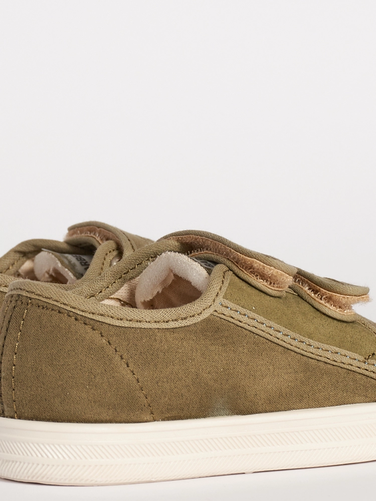 Particolare della linguetta con gommapiuma per una calzata stabile e sicura.