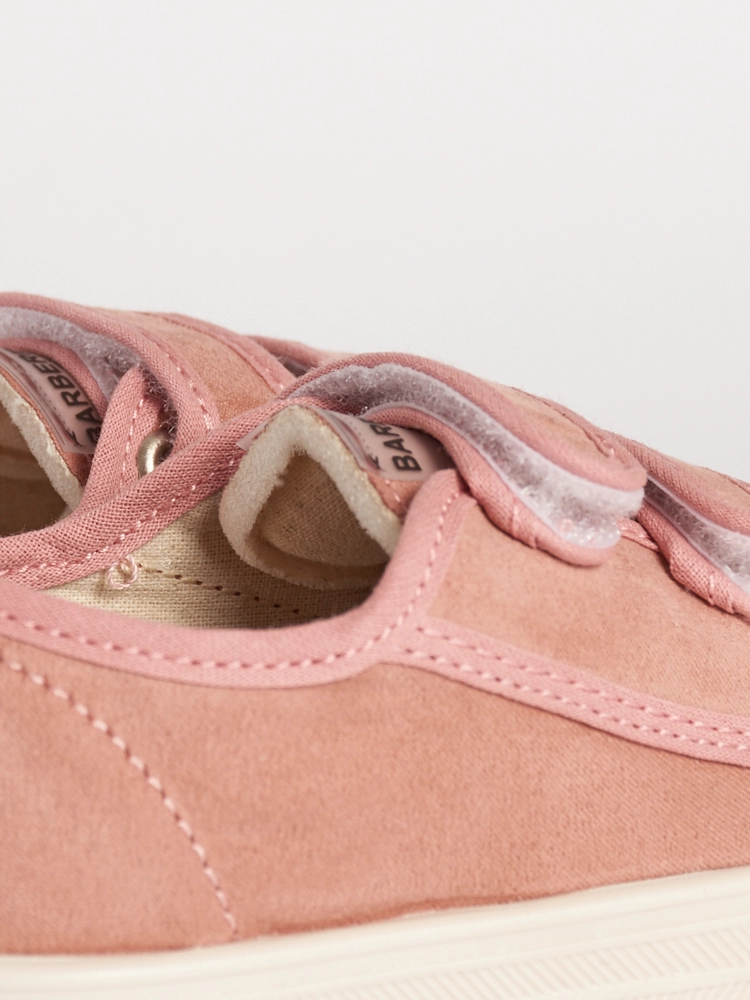 Particolare della linguetta con gommapiuma per una calzata aderente.