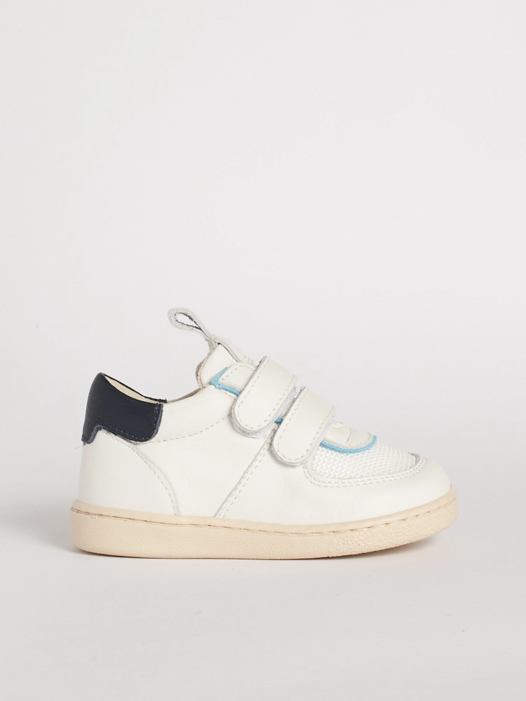 carpe bambino con strappo blu modello Bradamante in pelle bianca e blu
