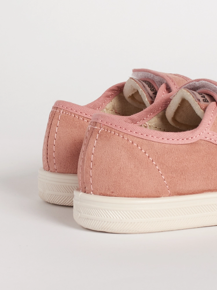 Struttura posteriore studiata per la stabilità del piede pediatrico.