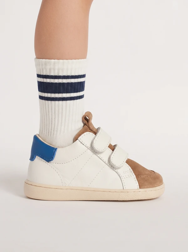 Calzata comoda della scarpa sportiva primi passi bambino Paleari indossata con calza per collo del piede alto