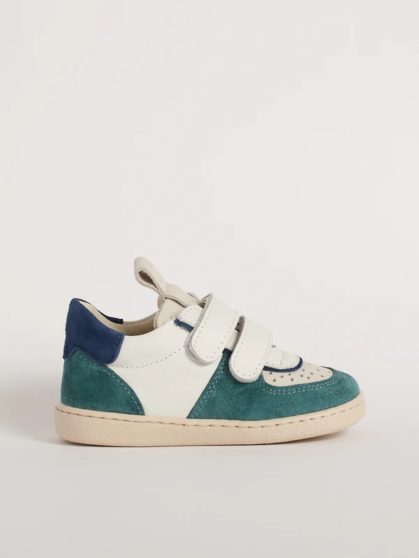 Sneakers bimbo primi passi piede magro modello Bradamante con tallone avio e dettagli blu avio e beige vista laterale