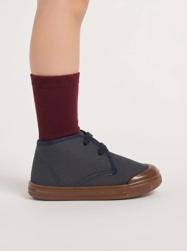 Polacchino per bimbi blu scuro Ruggero indossato con calzino in cotone