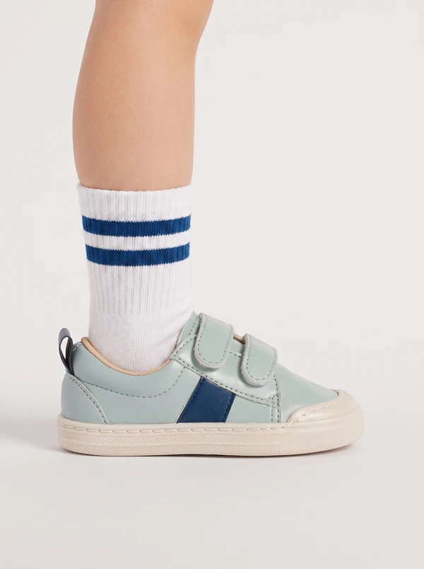 Scarpa primi passi vegana bambino modello Trevis Barberini con tomaia Yatay vista laterale con calza